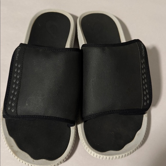 OluKai Mens Ulele ‘Olu Black Leather slip on beach shoes vacation pool Beach main image 4